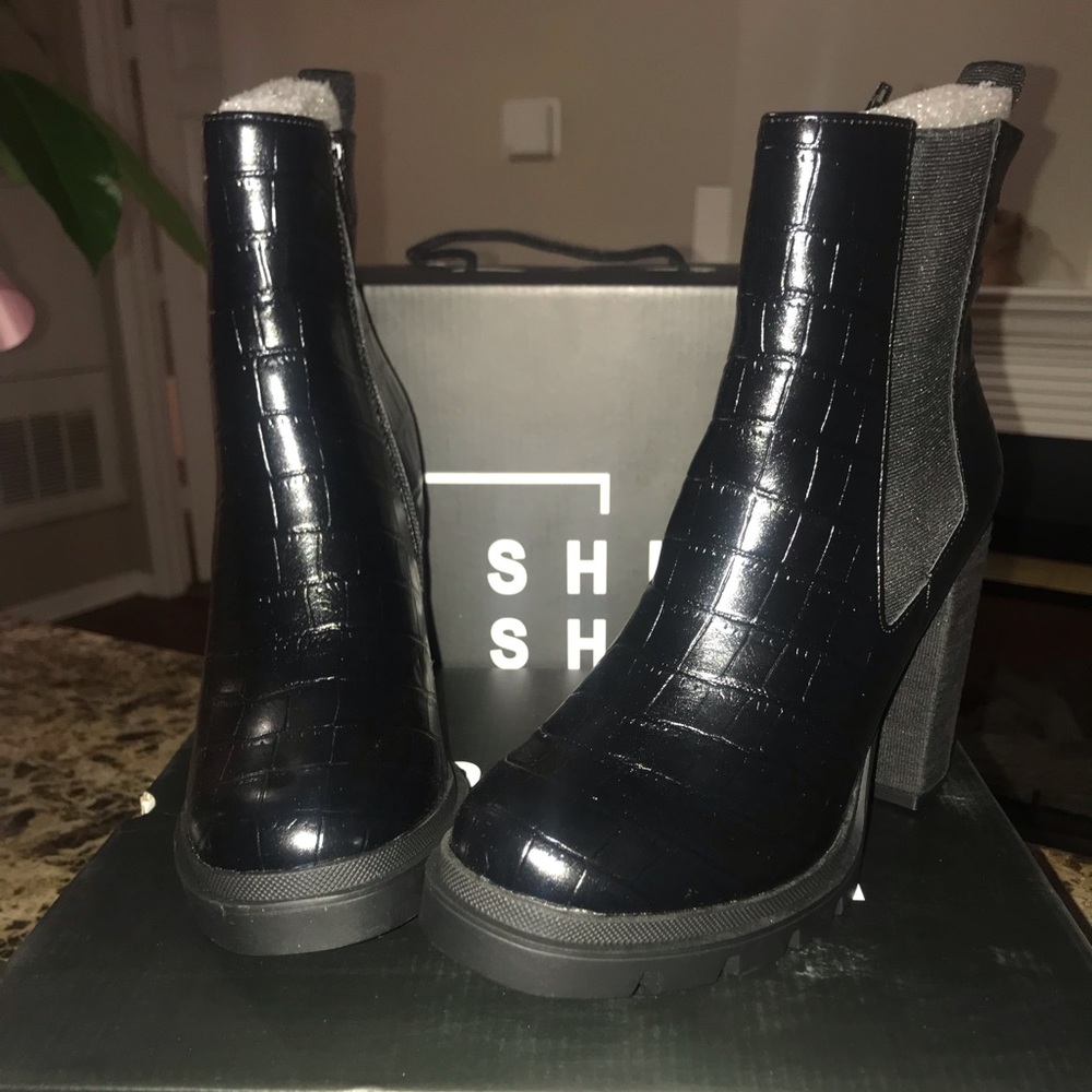 ShuShop VALESKA BOOTIES! These are Brand New!